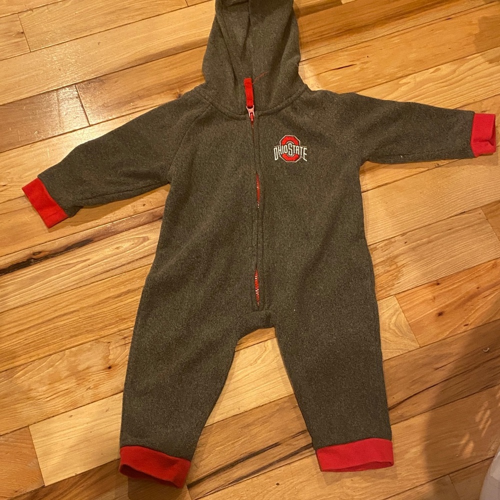 Colosseum Charcoal and Crimson Kids Footie
825